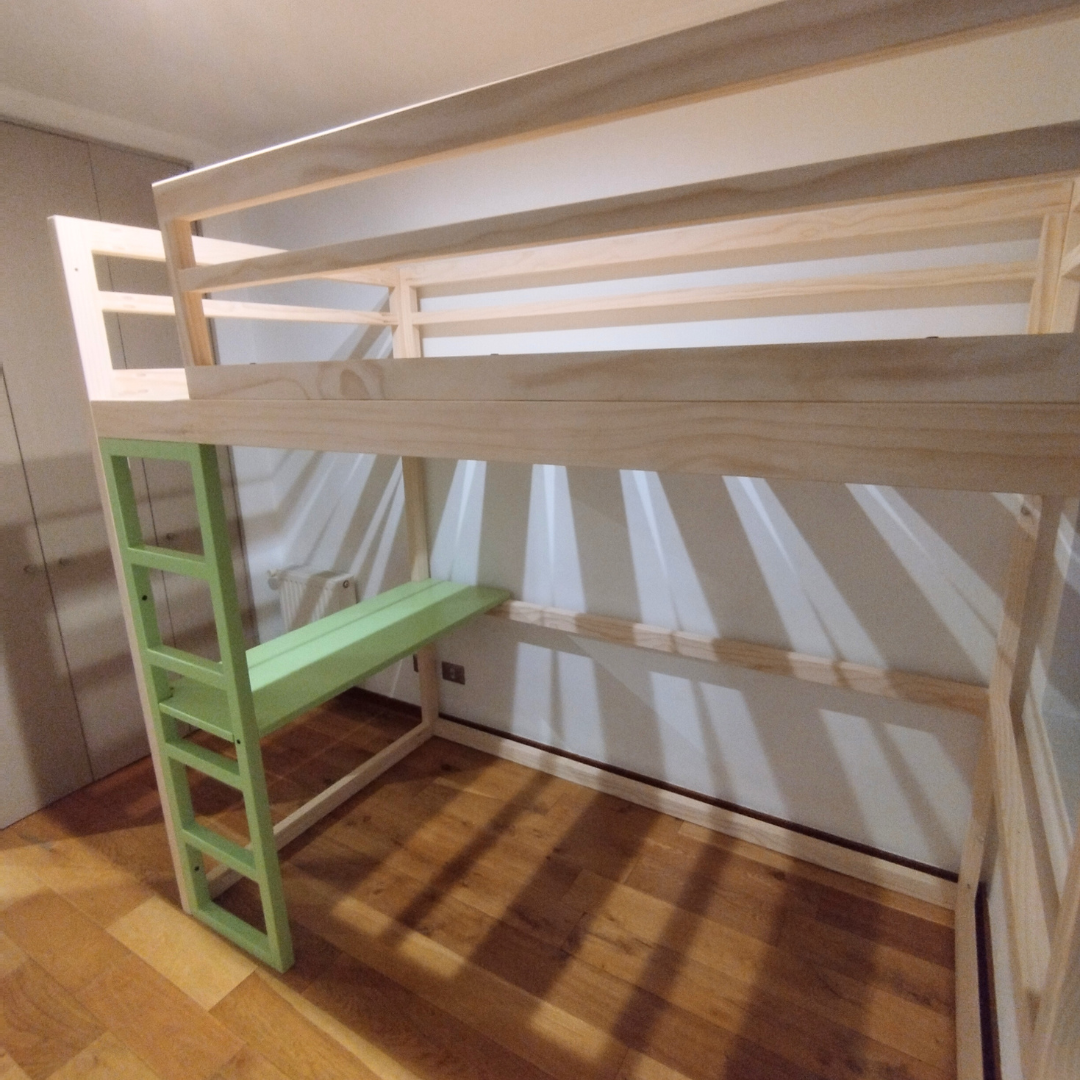 Cama en Altura con escritorio