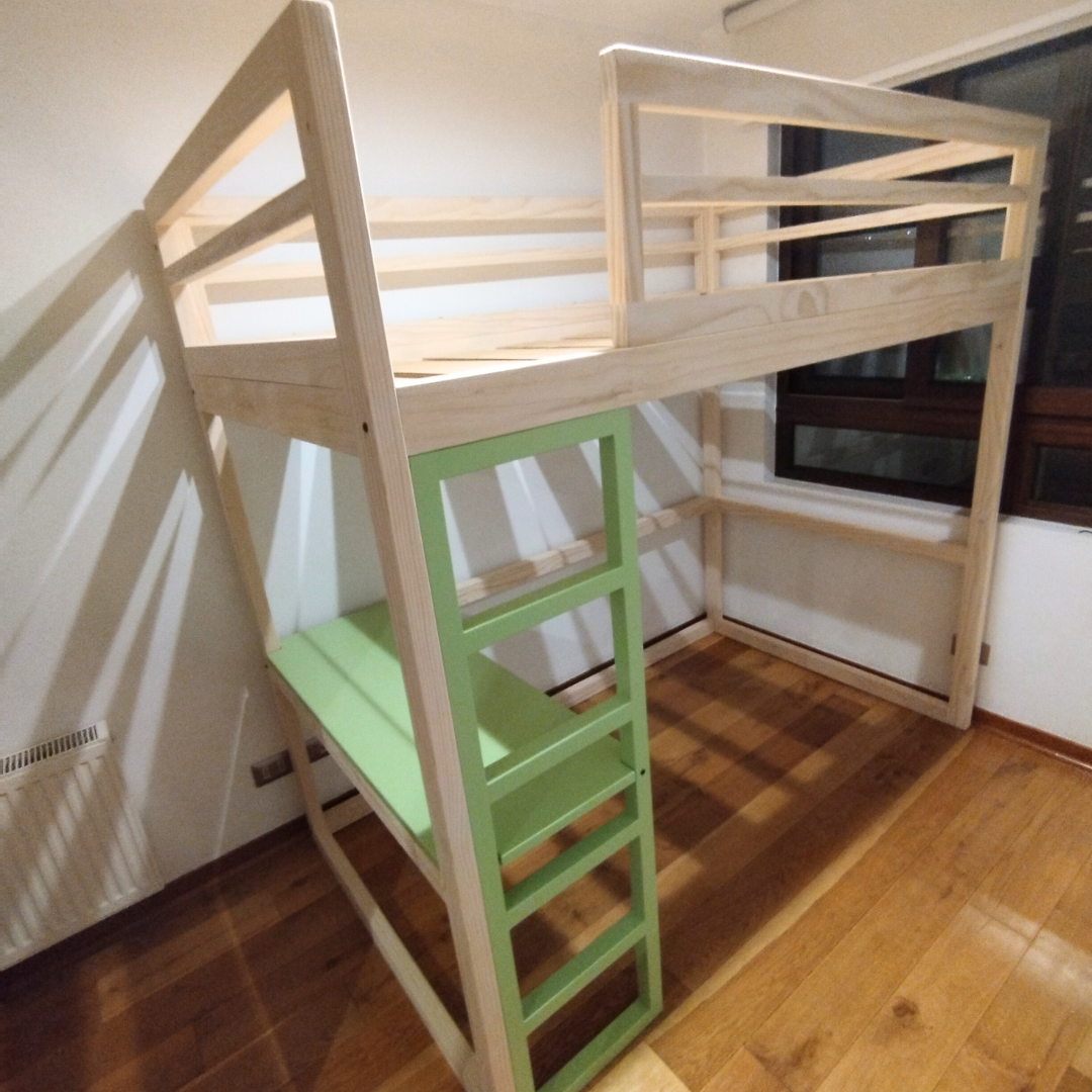 Cama en Altura con escritorio
