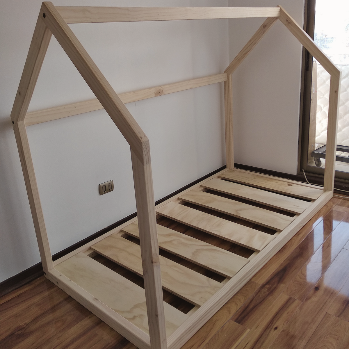 Cama Casa Minimalista Natural